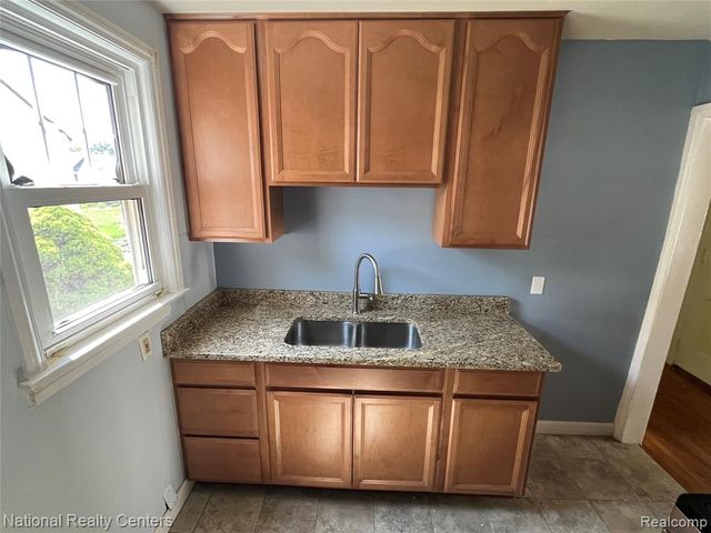 25711 Hopkins Street, Dearborn Heights, MI 48125