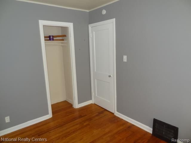 25711 Hopkins Street, Dearborn Heights, MI 48125
