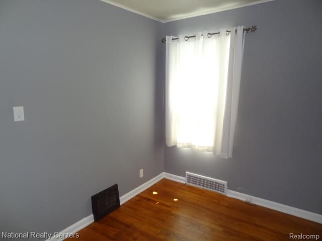 25711 Hopkins Street, Dearborn Heights, MI 48125
