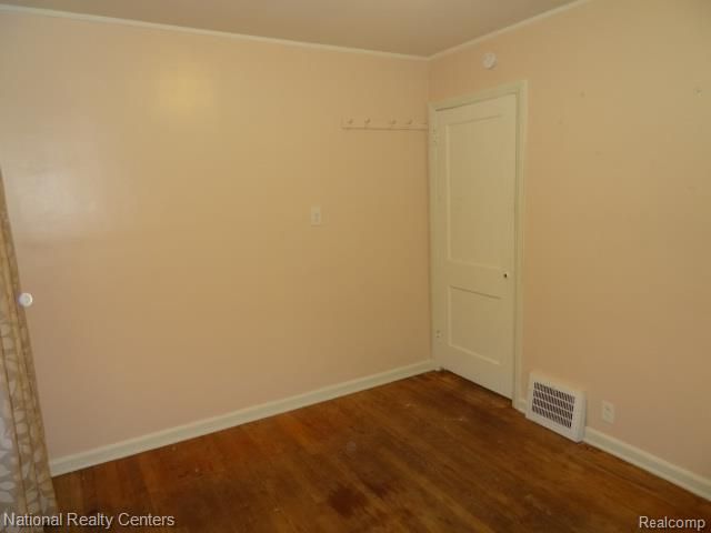 25711 Hopkins Street, Dearborn Heights, MI 48125