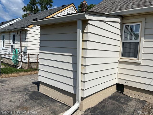 25711 Hopkins Street, Dearborn Heights, MI 48125