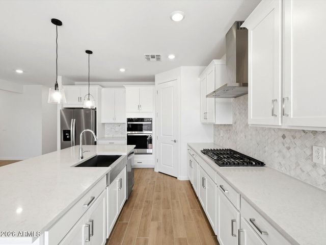 358 W FLATIRON Trail, Apache Junction, AZ 85120
