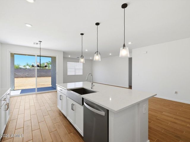 358 W FLATIRON Trail, Apache Junction, AZ 85120