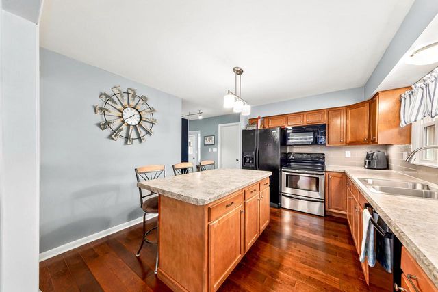 N20W28482 Oakton ROAD, Pewaukee, WI 53072