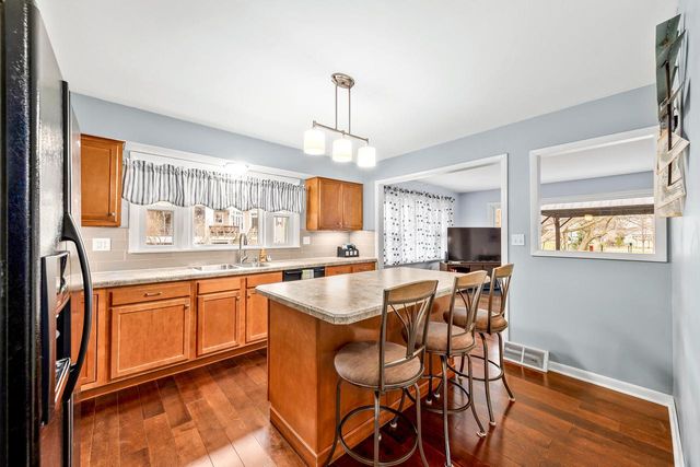 N20W28482 Oakton ROAD, Pewaukee, WI 53072