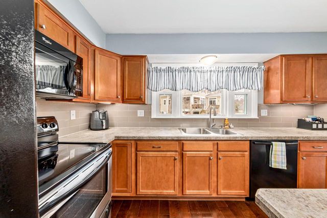 N20W28482 Oakton ROAD, Pewaukee, WI 53072