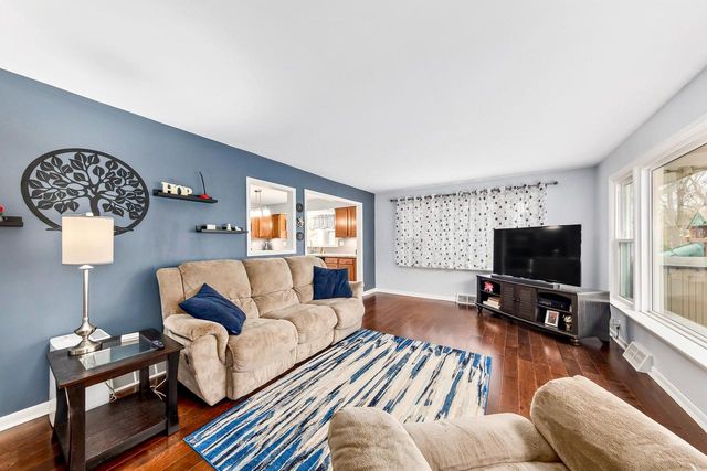 N20W28482 Oakton ROAD, Pewaukee, WI 53072