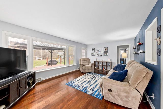 N20W28482 Oakton ROAD, Pewaukee, WI 53072