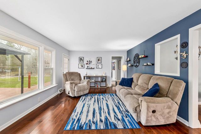 N20W28482 Oakton ROAD, Pewaukee, WI 53072