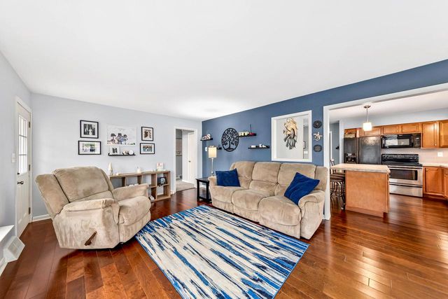 N20W28482 Oakton ROAD, Pewaukee, WI 53072