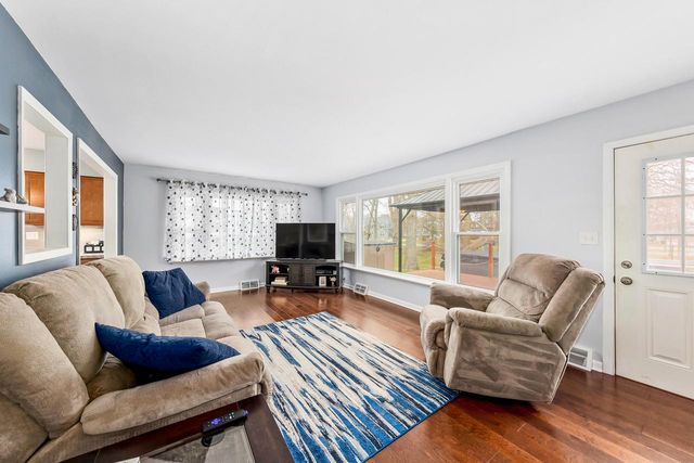 N20W28482 Oakton ROAD, Pewaukee, WI 53072