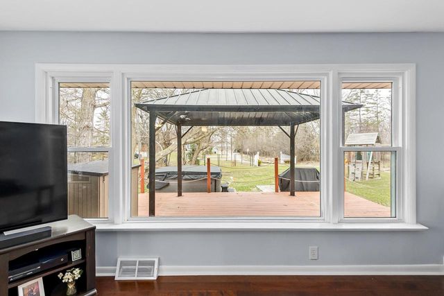 N20W28482 Oakton ROAD, Pewaukee, WI 53072