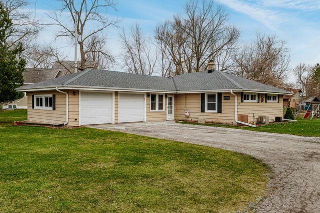 N20W28482 Oakton ROAD, Pewaukee, WI 53072