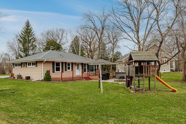 N20W28482 Oakton ROAD, Pewaukee, WI 53072