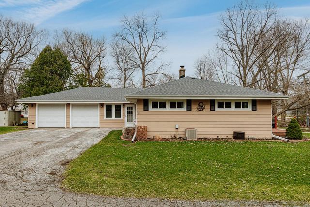 N20W28482 Oakton ROAD, Pewaukee, WI 53072
