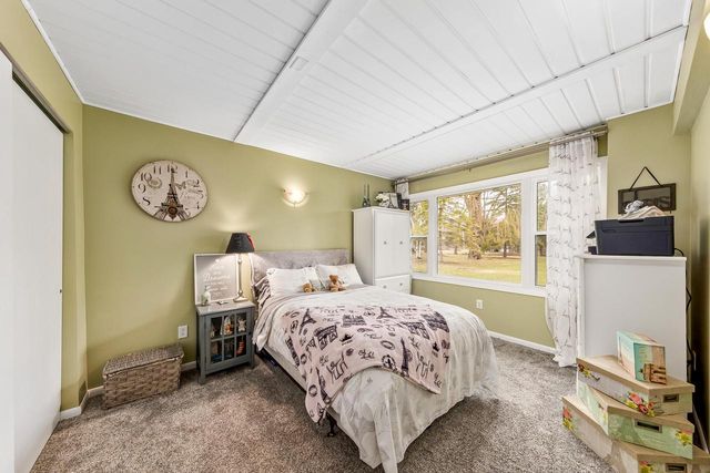 N20W28482 Oakton ROAD, Pewaukee, WI 53072