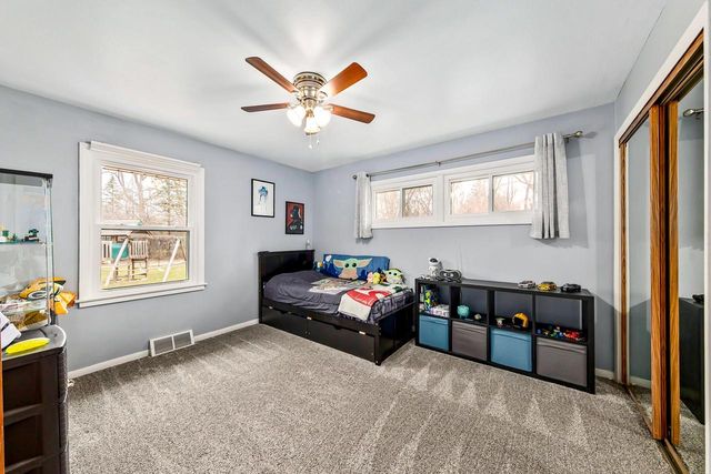 N20W28482 Oakton ROAD, Pewaukee, WI 53072