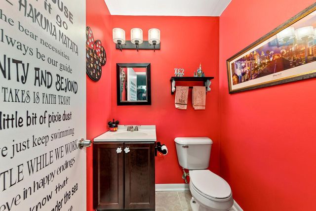 N20W28482 Oakton ROAD, Pewaukee, WI 53072