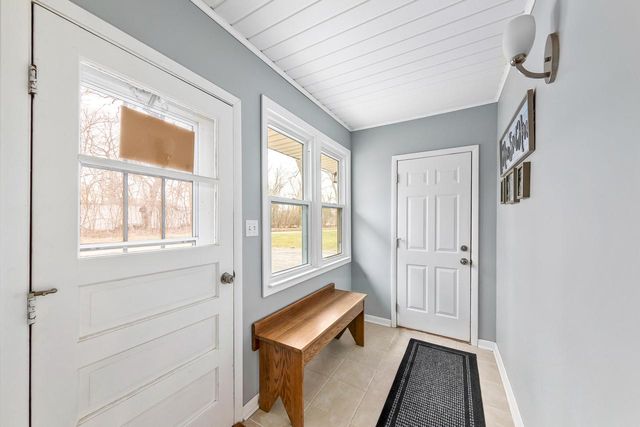 N20W28482 Oakton ROAD, Pewaukee, WI 53072