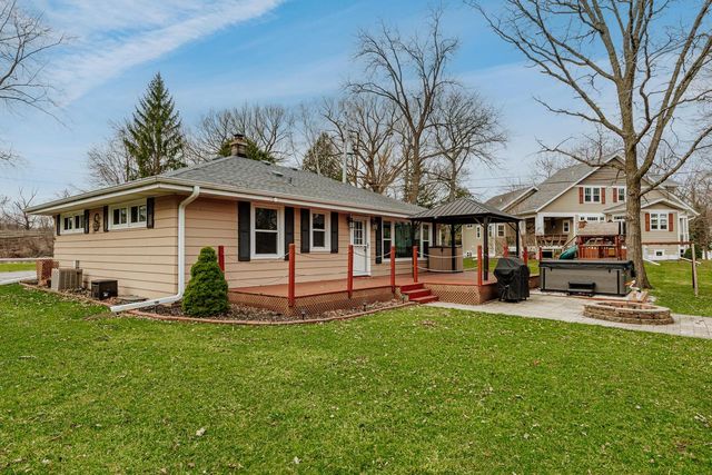 N20W28482 Oakton ROAD, Pewaukee, WI 53072