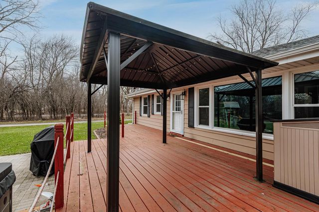 N20W28482 Oakton ROAD, Pewaukee, WI 53072