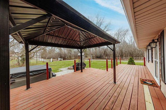 N20W28482 Oakton ROAD, Pewaukee, WI 53072