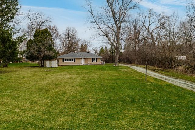 N20W28482 Oakton ROAD, Pewaukee, WI 53072
