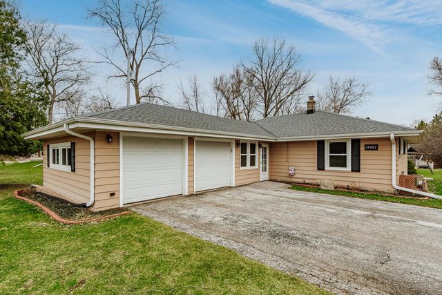 N20W28482 Oakton ROAD, Pewaukee, WI 53072