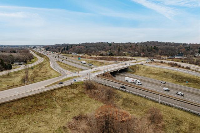 N20W28482 Oakton ROAD, Pewaukee, WI 53072