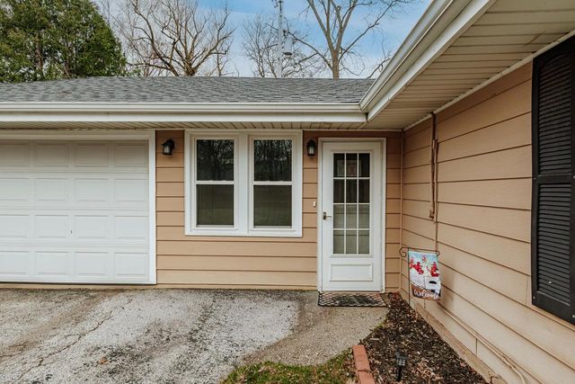 N20W28482 Oakton ROAD, Pewaukee, WI 53072