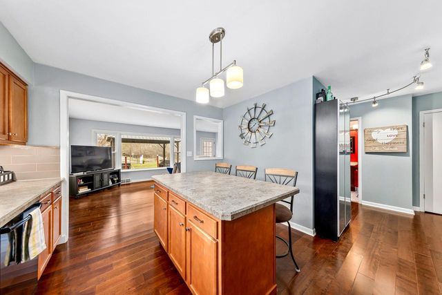 N20W28482 Oakton ROAD, Pewaukee, WI 53072