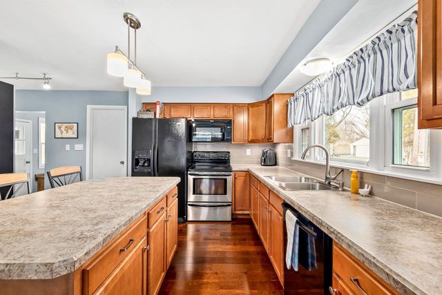 N20W28482 Oakton ROAD, Pewaukee, WI 53072