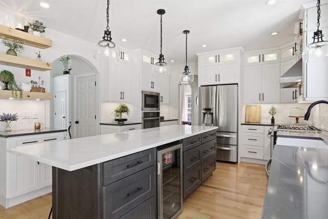 1 Eagle Hill Road, Raymond, NH 03077