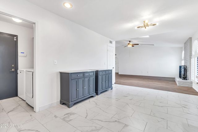 864 W MESQUITE Street, Chandler, AZ 85225