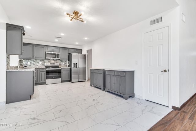 864 W MESQUITE Street, Chandler, AZ 85225