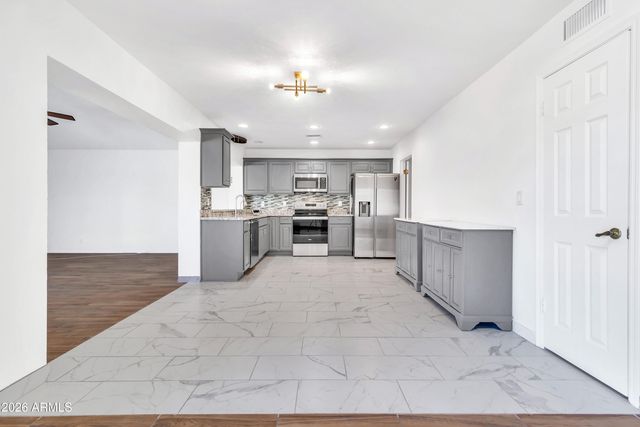 864 W MESQUITE Street, Chandler, AZ 85225