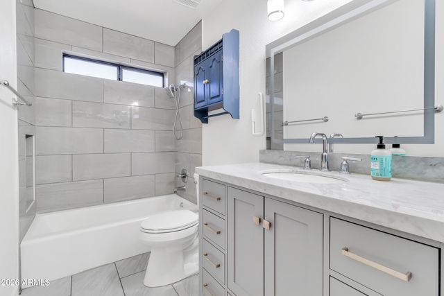 864 W MESQUITE Street, Chandler, AZ 85225