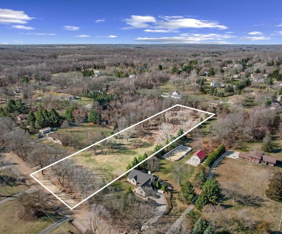 1480 Old Plank Road, Milford, MI 48381