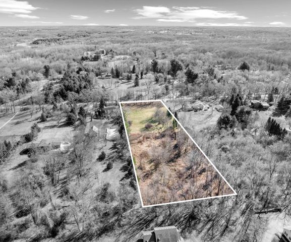 1480 Old Plank Road, Milford, MI 48381