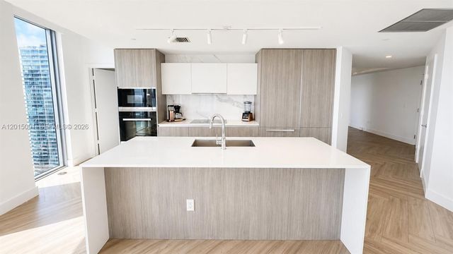 2900 NE 7th Ave 3207, Miami, FL 33137