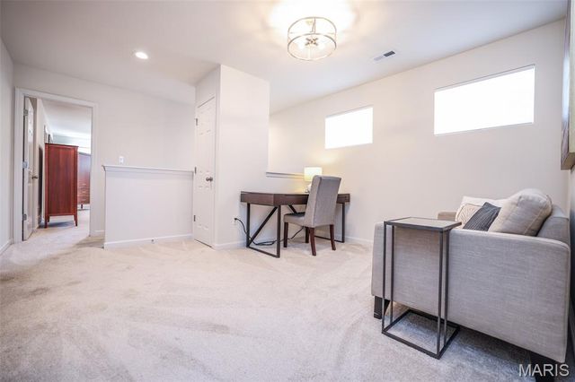 635 Maple Forest 24, Kirkwood, MO 63122