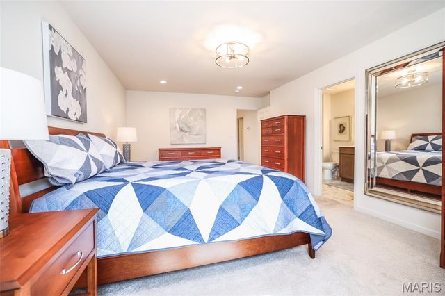 635 Maple Forest 24, Kirkwood, MO 63122