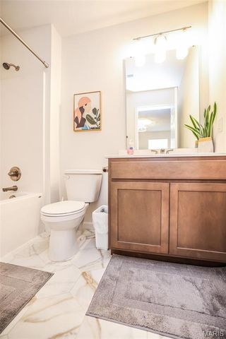 635 Maple Forest 24, Kirkwood, MO 63122