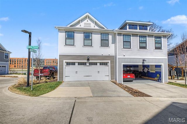 635 Maple Forest 24, Kirkwood, MO 63122