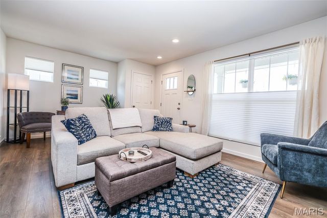 635 Maple Forest 24, Kirkwood, MO 63122