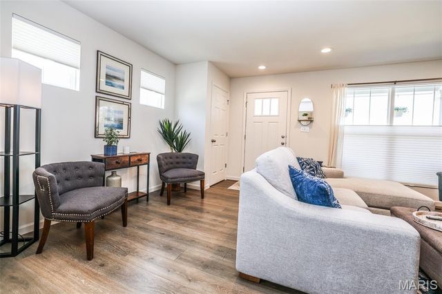 635 Maple Forest 24, Kirkwood, MO 63122