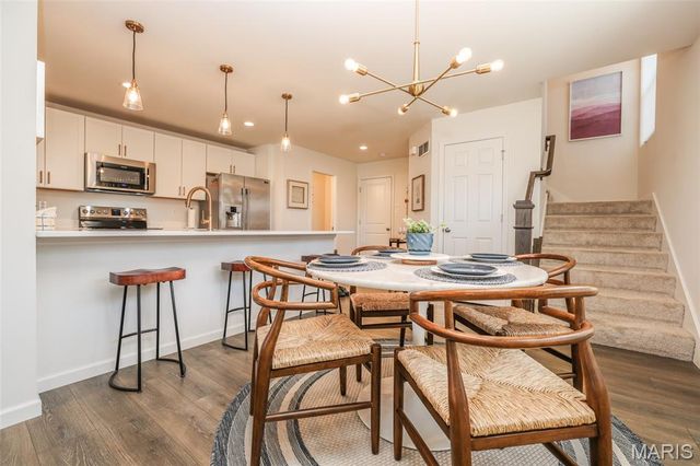 635 Maple Forest 24, Kirkwood, MO 63122