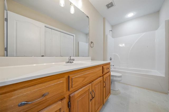 805 SW Bobcat Street, Oak Grove, MO 64075