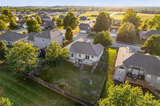 805 SW Bobcat Street, Oak Grove, MO 64075