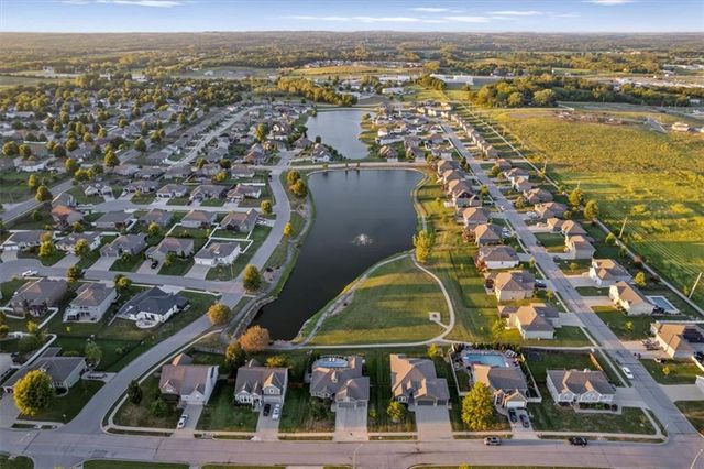 805 SW Bobcat Street, Oak Grove, MO 64075